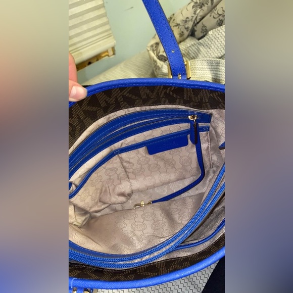 Michael Kors Jet Set Large Snap Pocket Tote - Picture 5 of 6